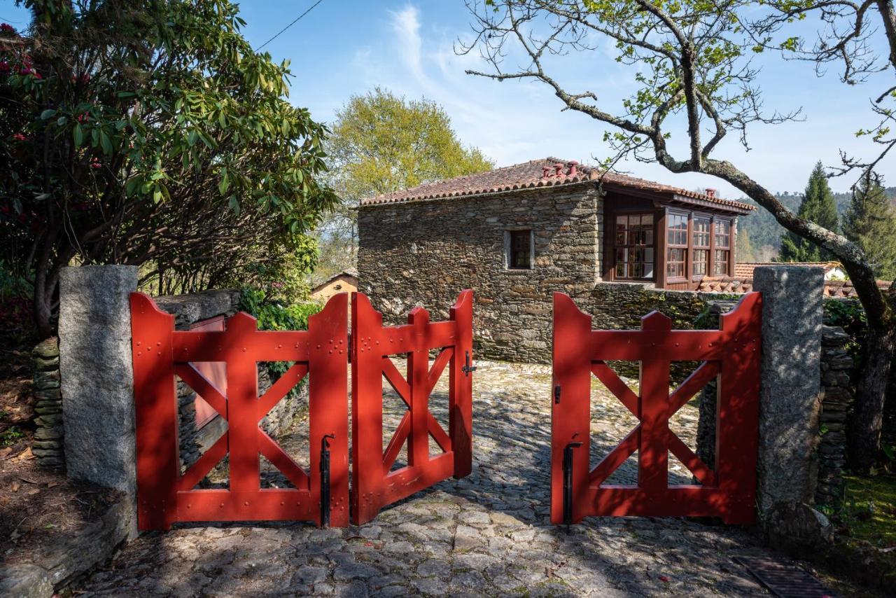 Gasthaus Quinta De Mouraes Casa Dos Rododendros Lever Exterior foto